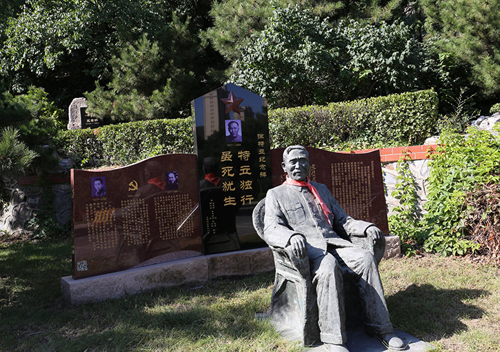 万佛华侨陵园树葬价格多少钱？