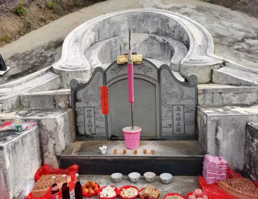 祭祀时烧香，香断了怎么办？