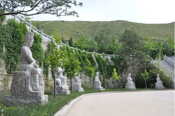 灵山宝塔陵园的墓地价格如何？