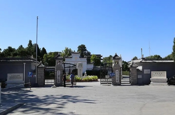 万安公墓墓地价格多少钱？