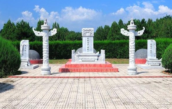  华龙皇家陵园墓地价格多少钱？