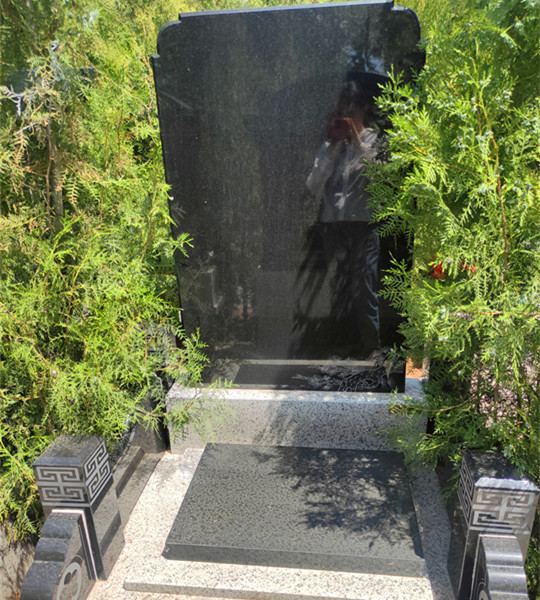 东区立碑1