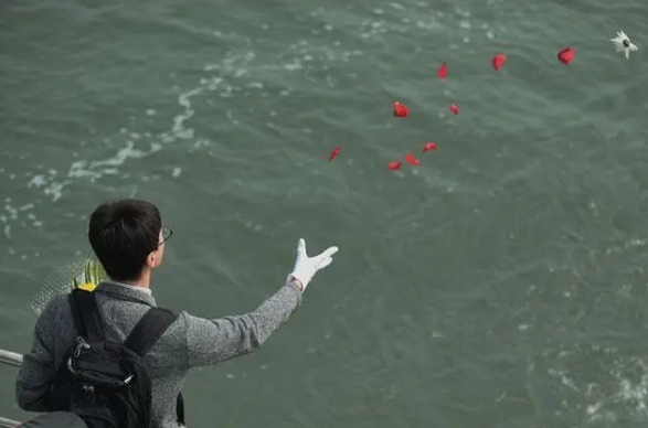 北京市海葬到哪里办理？海撒后骨灰去向哪里？海葬证是什么？