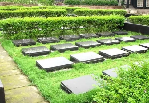北京草坪葬墓地的价位是多少