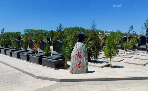 德芳潭墓地墓穴多少钱(图1) 德芳潭墓地墓穴多少钱