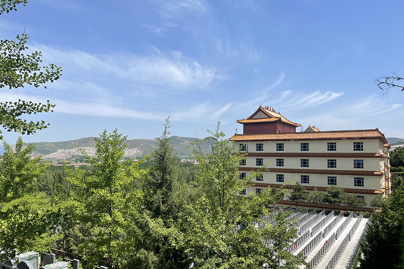 灵山宝塔陵园怎么样有哪些优势?(图1) 灵山宝塔陵园环境实拍
