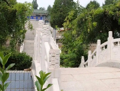 归山陵园环境如何